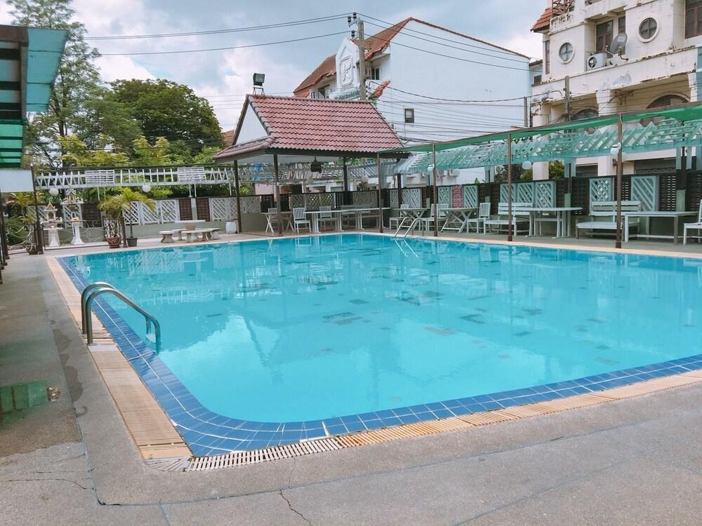 Waratee Spa Resort Villa Бангкок Экстерьер фото