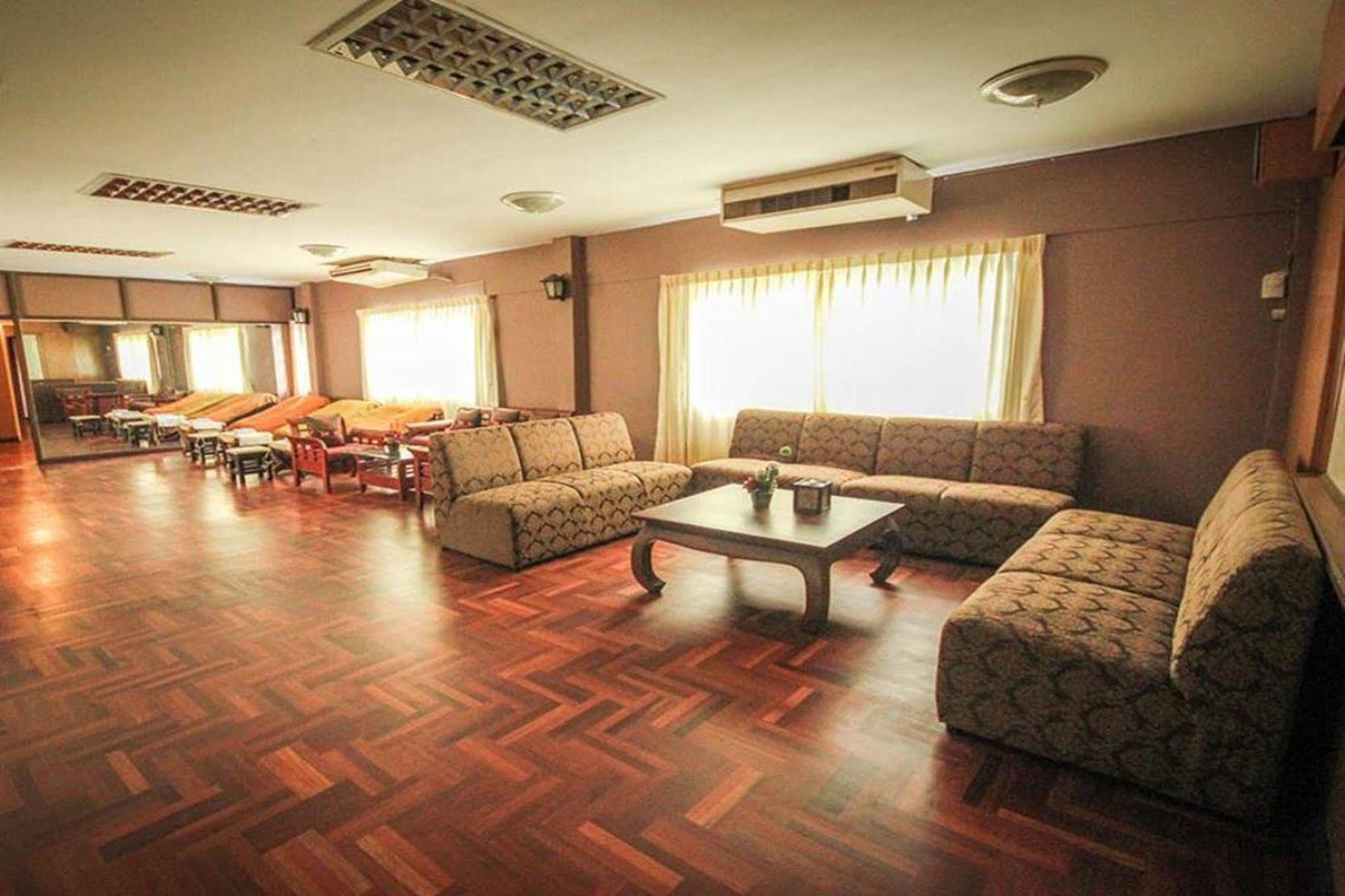Waratee Spa Resort Villa Бангкок Экстерьер фото