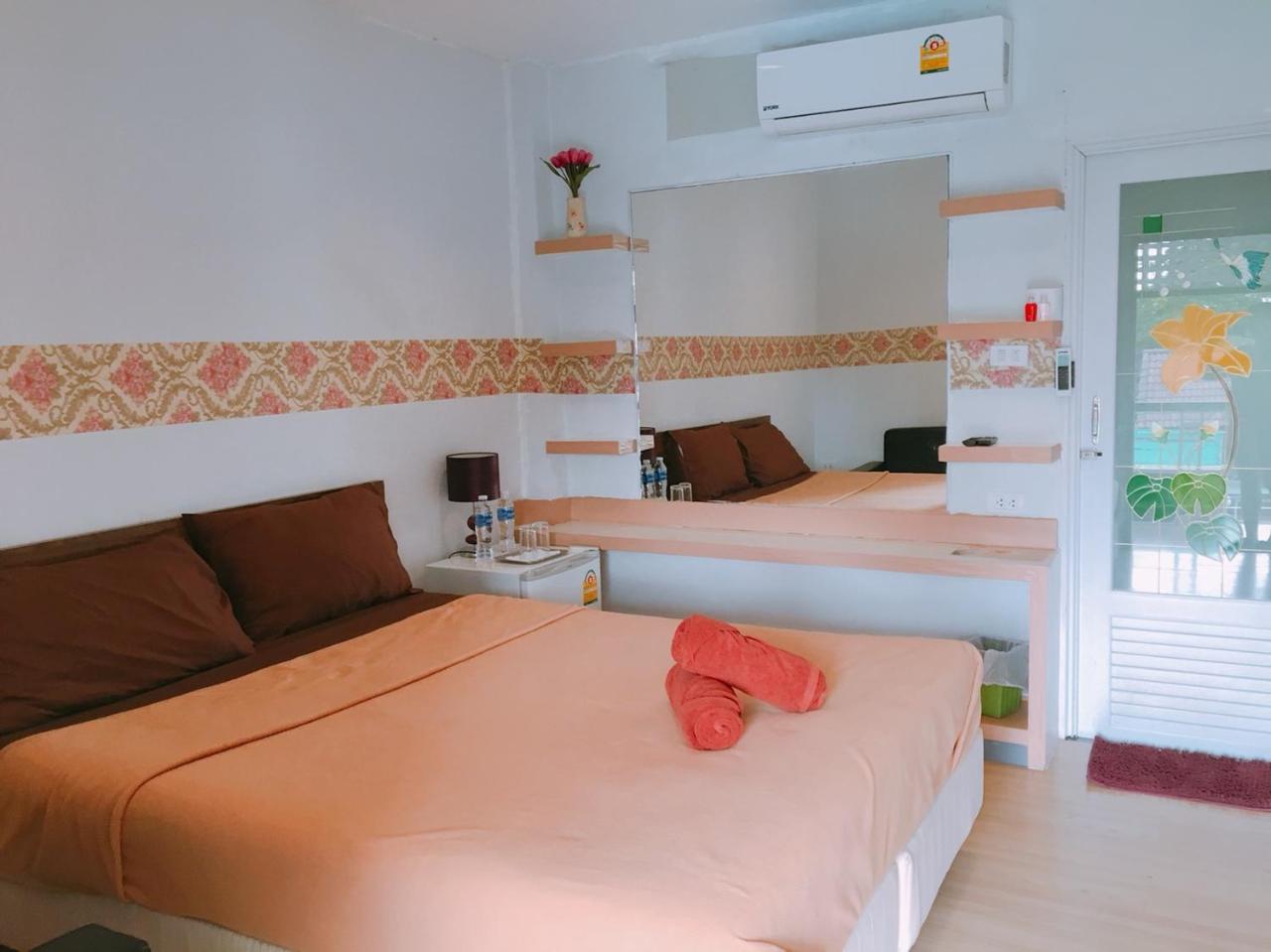 Waratee Spa Resort Villa Бангкок Экстерьер фото
